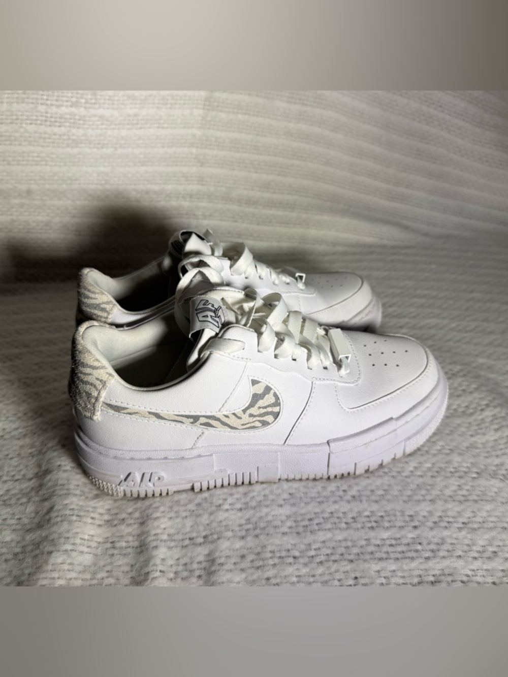 White Nike Air Force 1 Pixel with zebra swoosh 
5.5